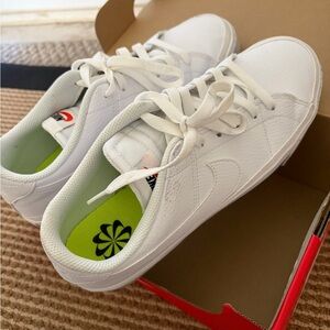 Nike Court Legacy Sneaker, size 9, like new